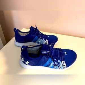 Under Armor 5.5 youth fits a women’s 7 like new